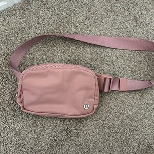 Lulu Belt Bag (blush)